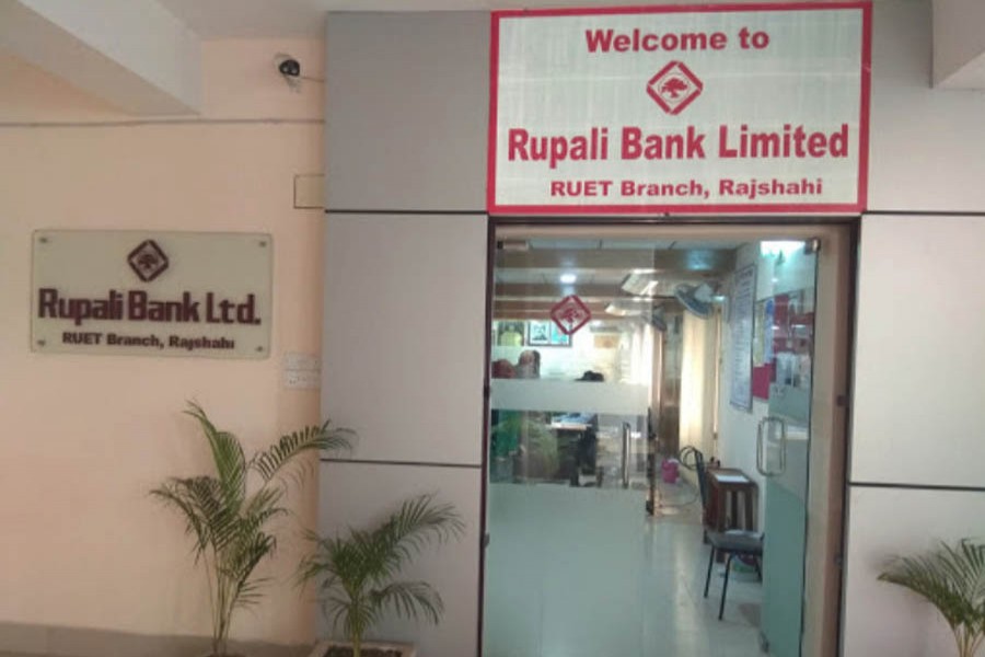Guard hurt in bank robbery attempt at Ruet