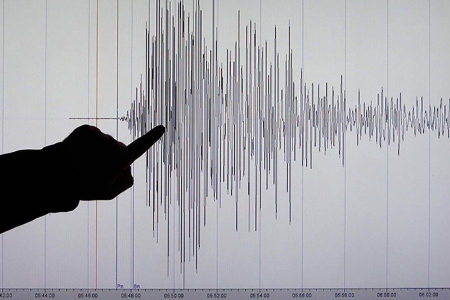7.3 quake strikes eastern Indonesia