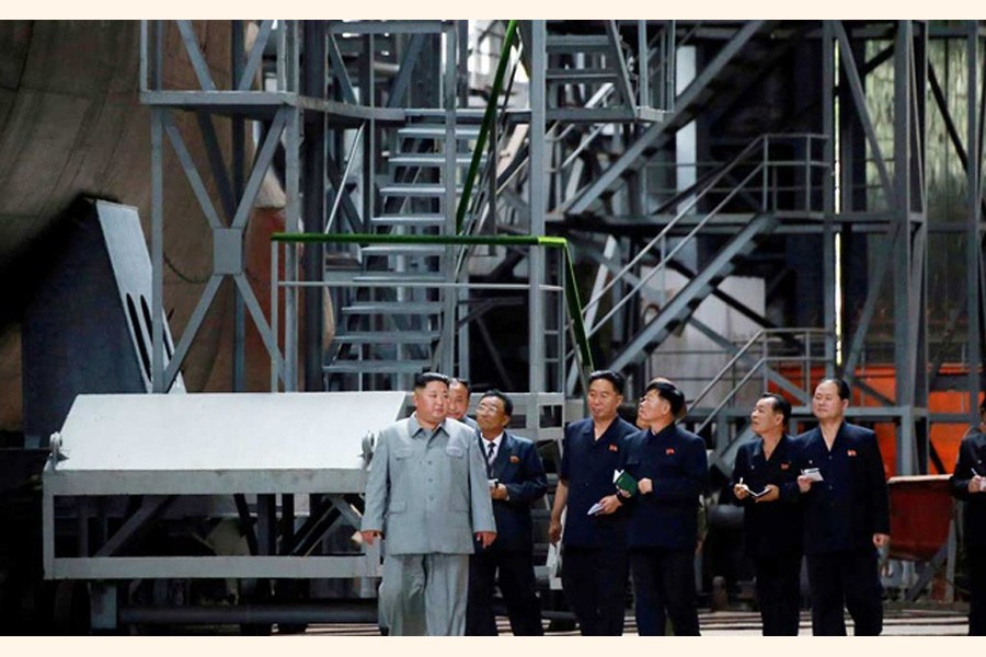 Kim inspects new submarine