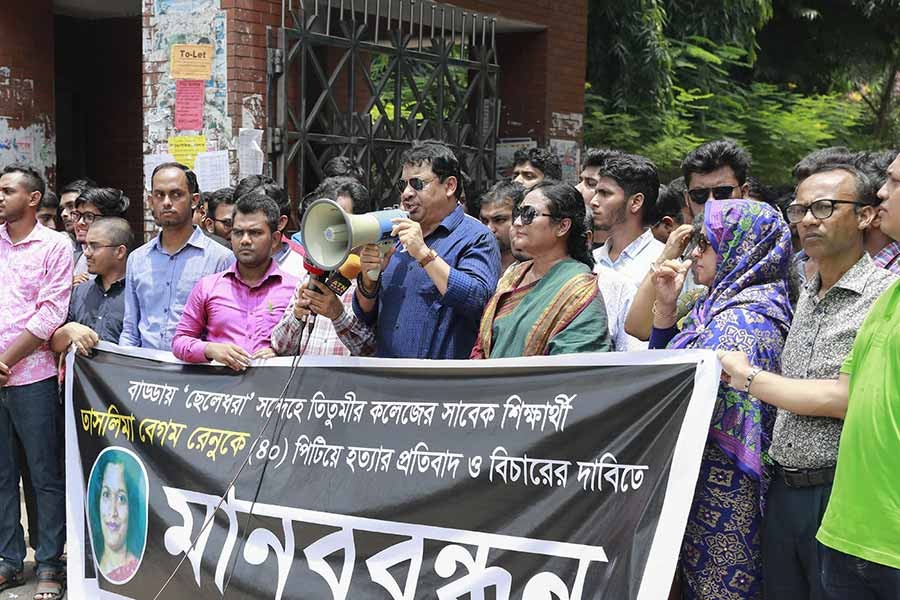 A human chain demanding justice for Taslima Begum Renu, an innocent woman who was lynched by a mob in Badda recently. — Star Mail Photo