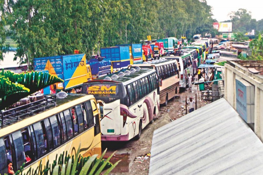 Eid exodus puts strain on Paturia ferry services