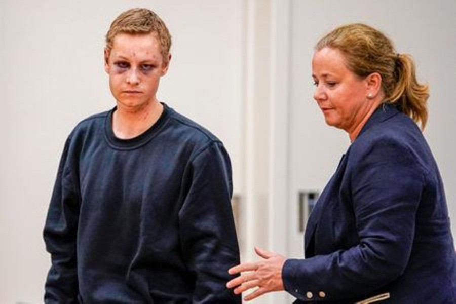 Suspect in Norway mosque   shooting smiles in court