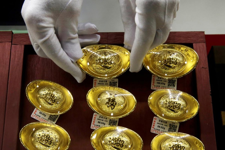 China curbs gold imports as trade war heats up
