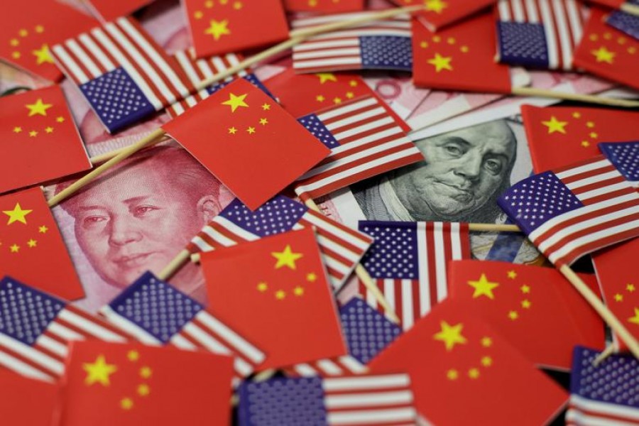 Trade war: China's yuan sinks to 11-year low