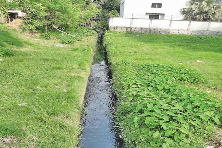 A partial view of the canal in the Tangail municipal area     	— FE Photo