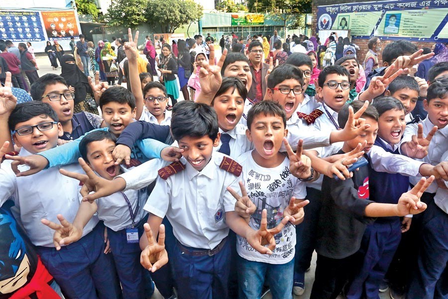 Pry pupils to get Tk 2000 for uniform from next year