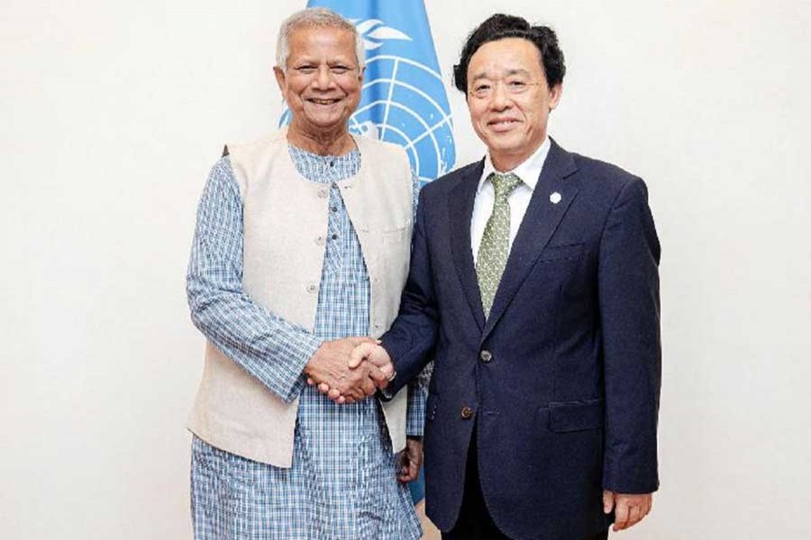 Newly elected FAO chief discusses social business project with Yunus