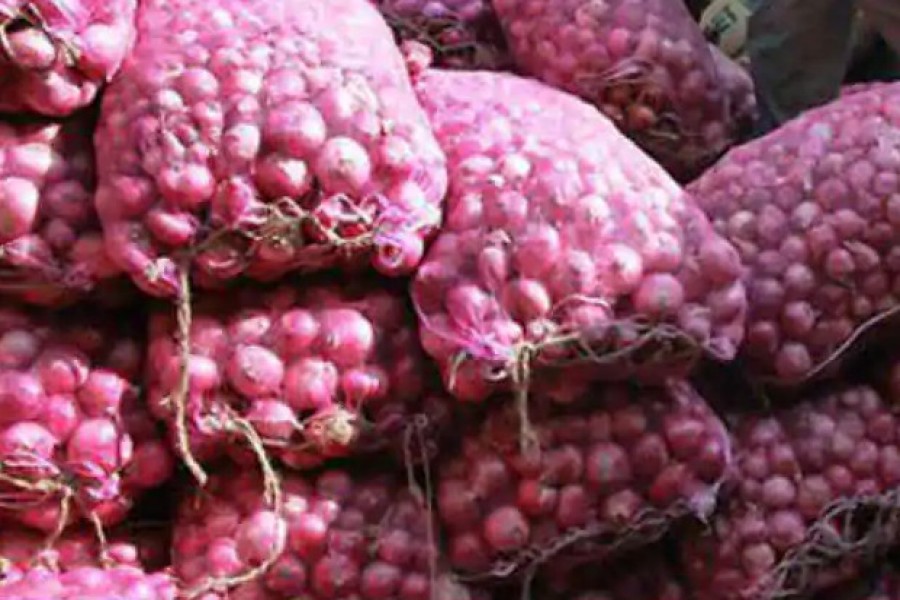 India moves to cap onion export price
