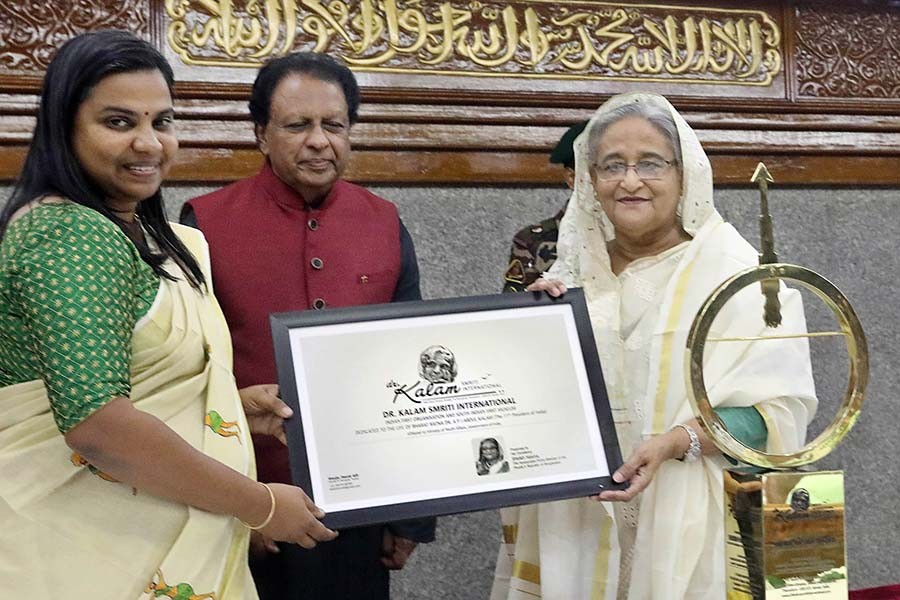 PM receives Dr Kalam Smriti International Excellence Award
