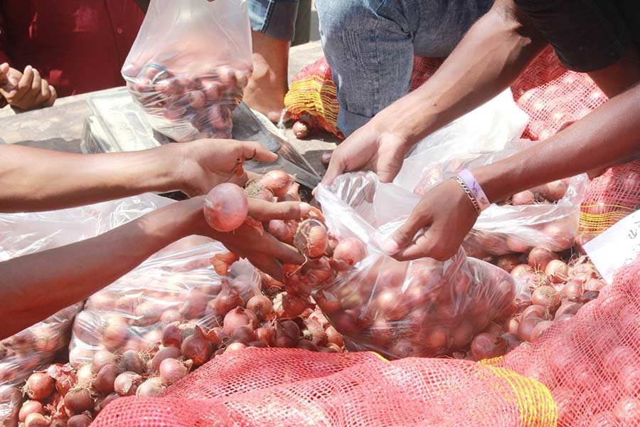 Onion price will come down soon: Commerce secretary