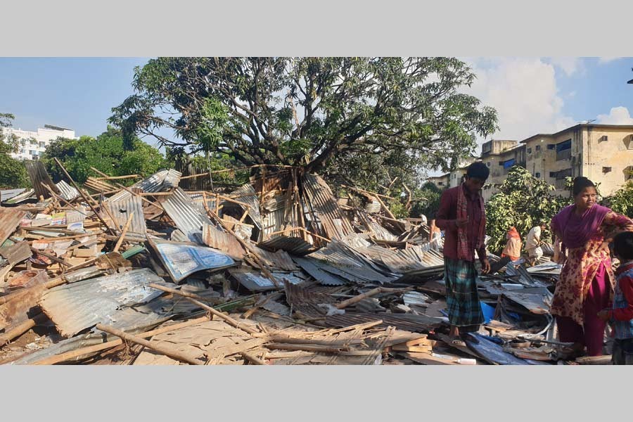 Eviction drive at Shahjahanpur railway colony continues