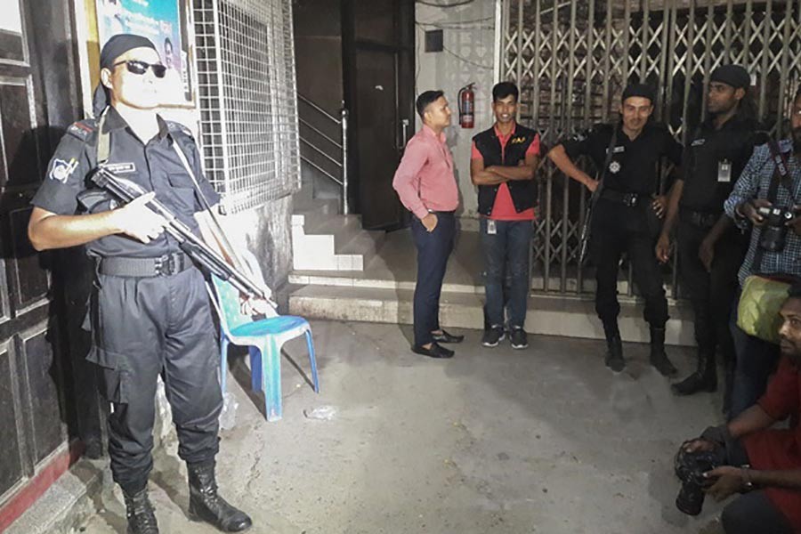 RAB preparing to raid Kalabagan Krira Chakra