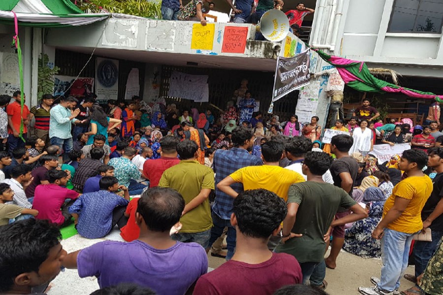 BSMRSTU students defy order to vacate halls