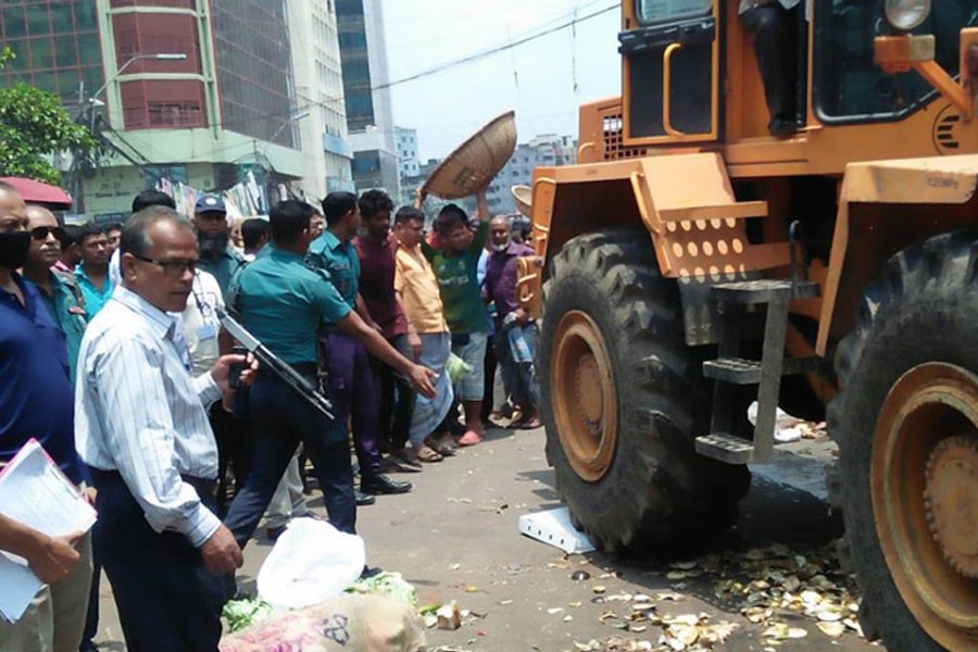 DNCC launches drive to clear footpaths
