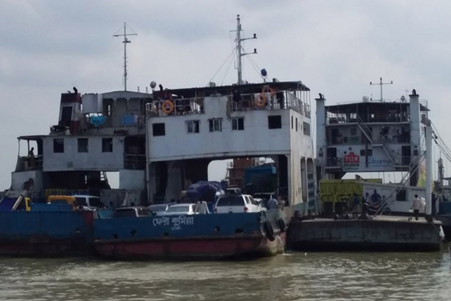 Shimulia-Kathalbari ferry services resume after eight hours
