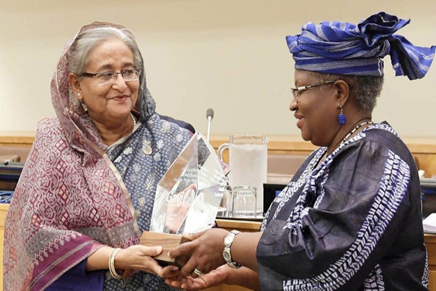 PM receives ‘Vaccine Hero’ award
