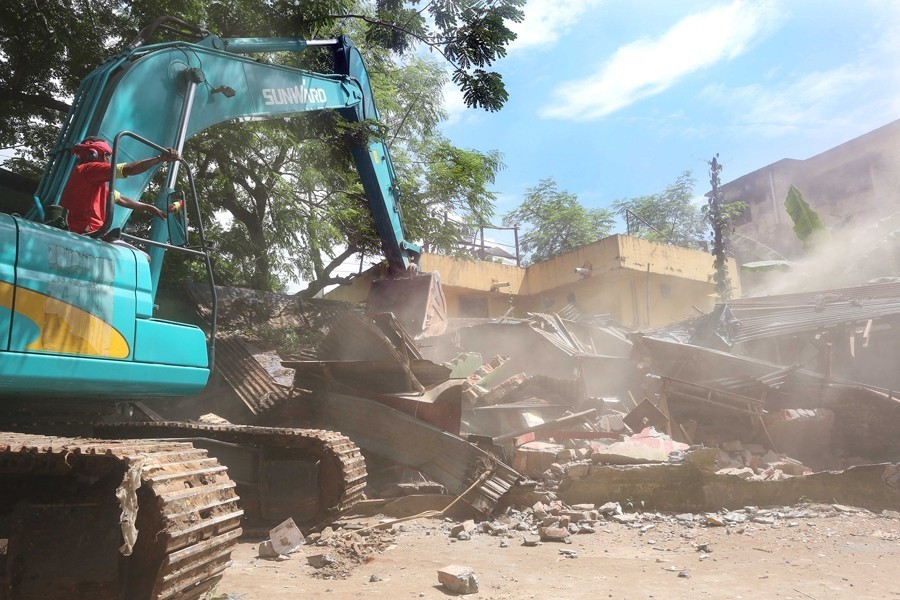 DNCC evicts 550 illegal establishments in city