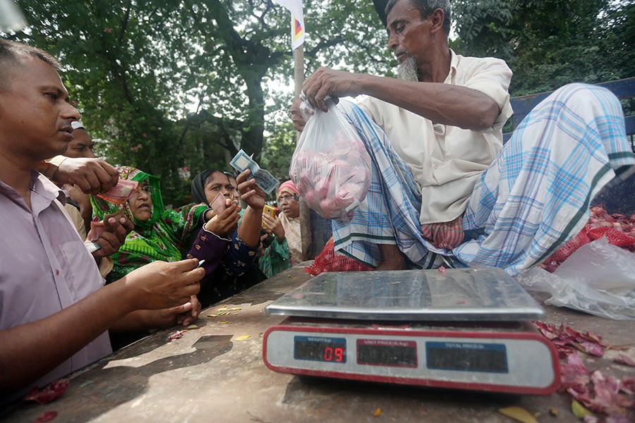 Onion price curve still heads upward despite govt measures