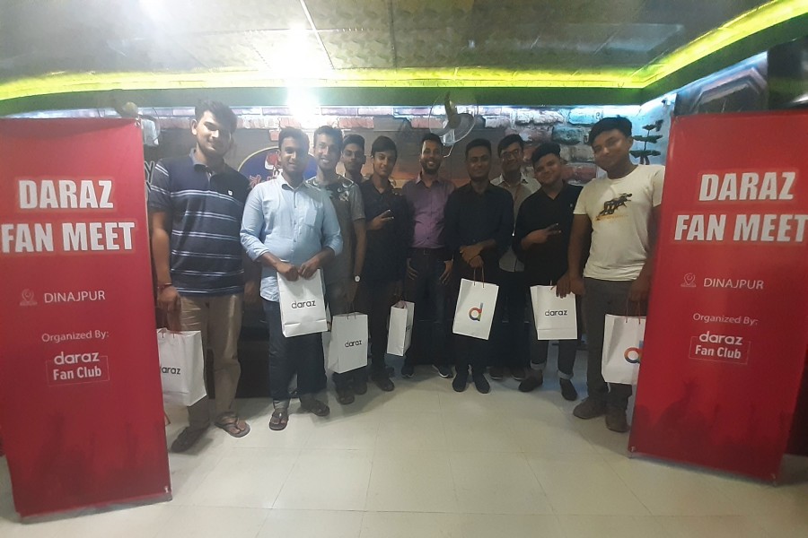 Daraz buyers meet its officials at Dinajpur