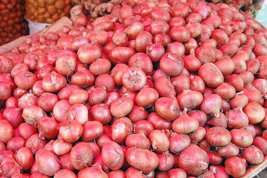 1,500 tonnes of Indian onions under LCs before ban start arriving
