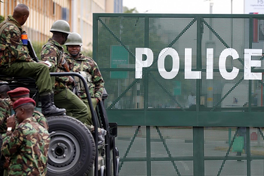 Police seal off roads near Kenya's Supreme Court in Nairobi, Kenya November 20, 2017. REUTERS/Baz Ratner