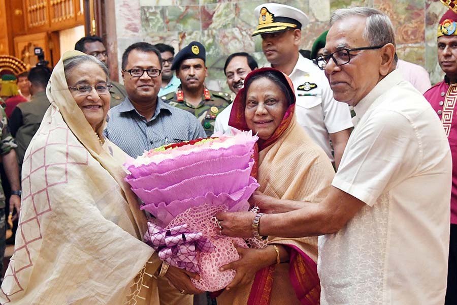PM calls on President at Bangabhaban
