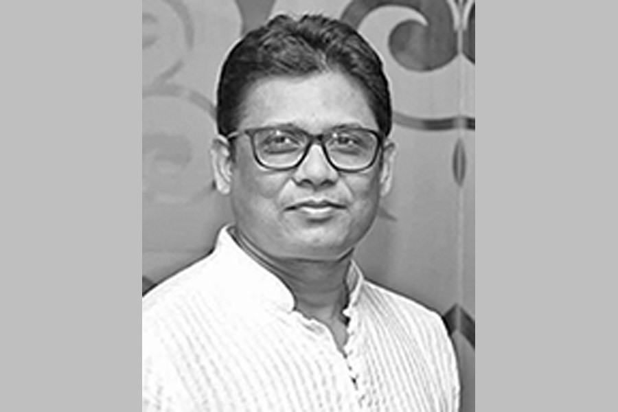 Poet Naim Hasan gets Utpal Datta Smriti Puraskar