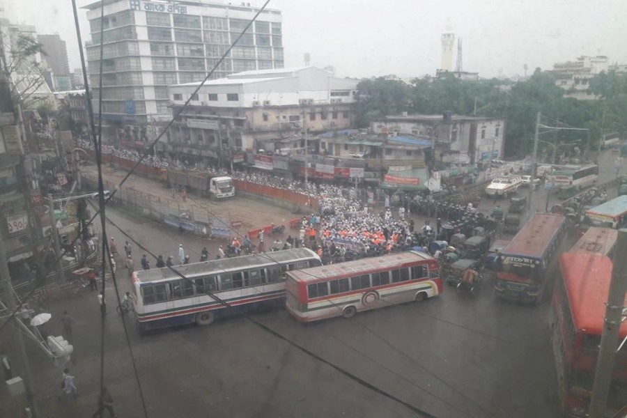 Islami Andolon takes out procession protesting Bhola incident
