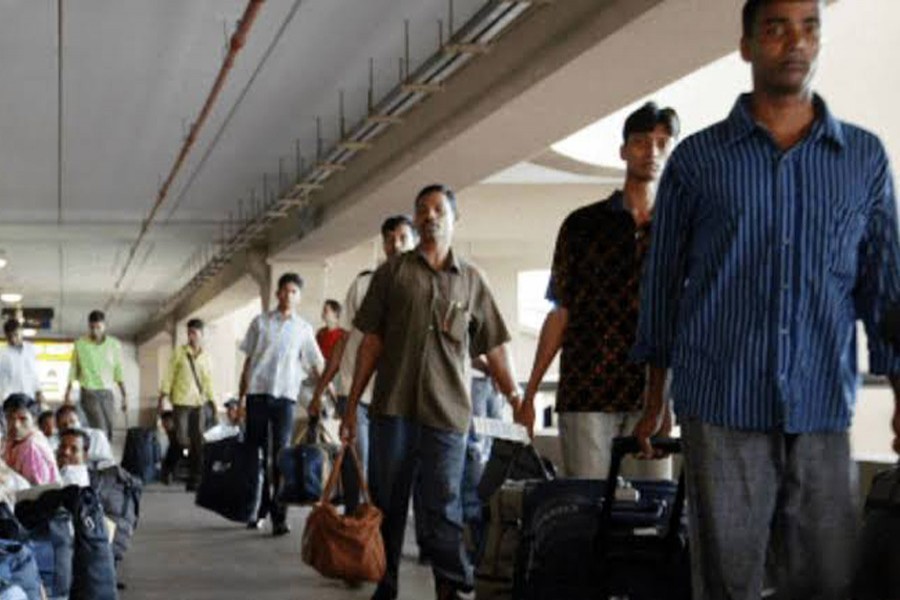 KSA deports 373 BD workers in 24 hrs