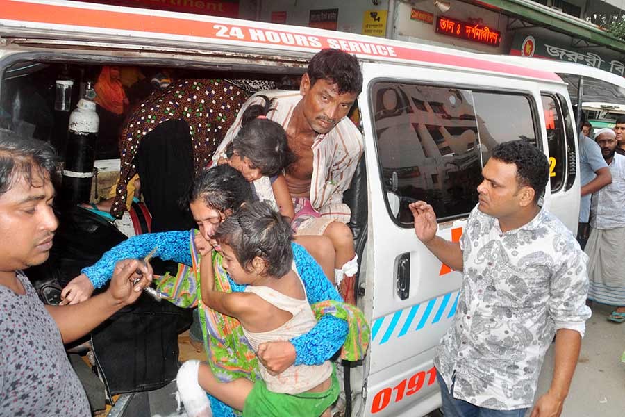 Cylinder blast leaves five dead in city