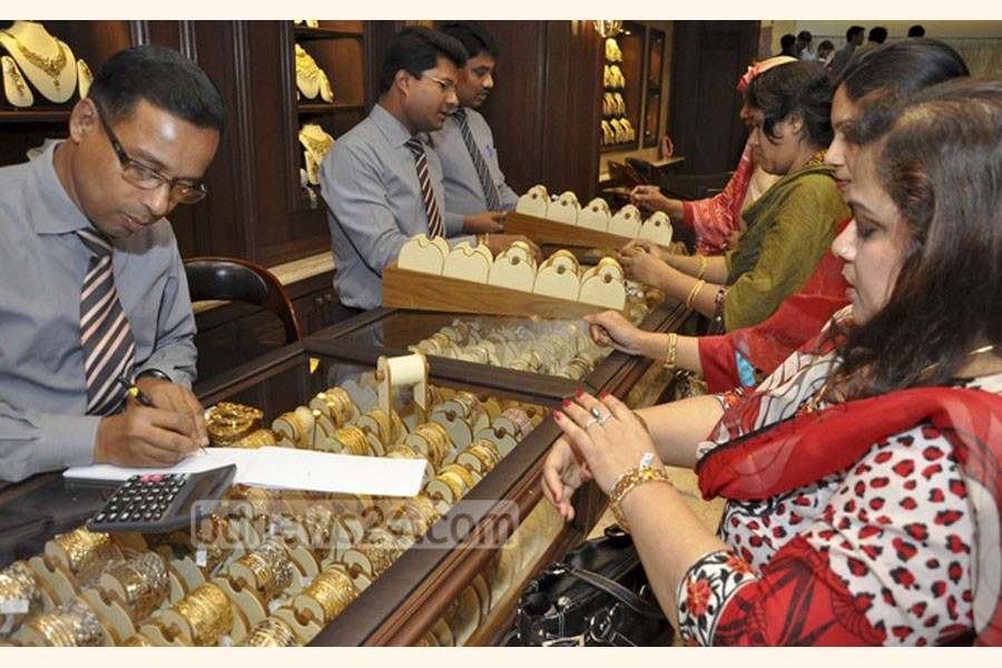 Gold steadies on weak dollar