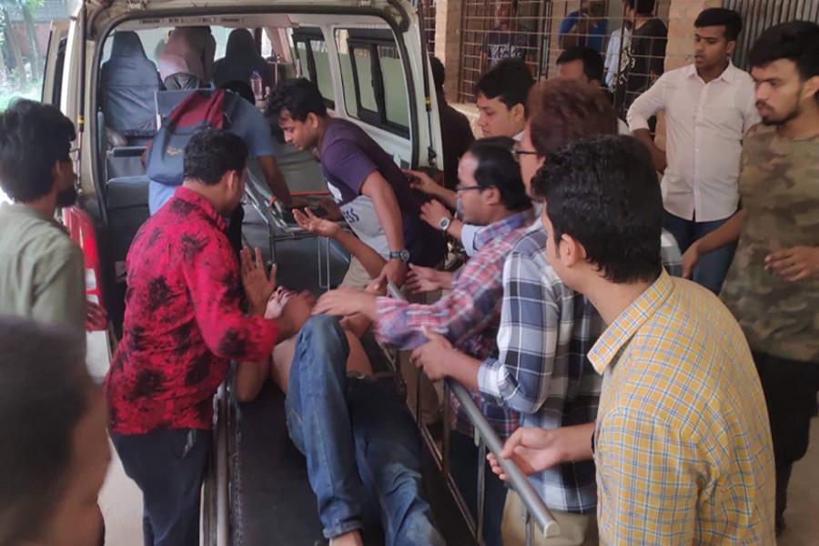 Tension escalates at JU as  ‘BCL men’, protesters fight