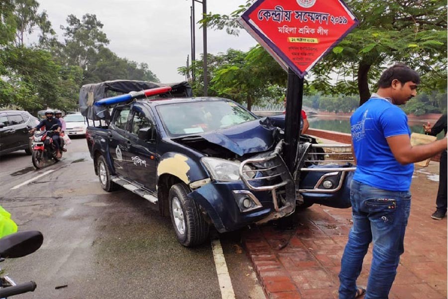Three hurt as police vehicle ploughs thru city footpath