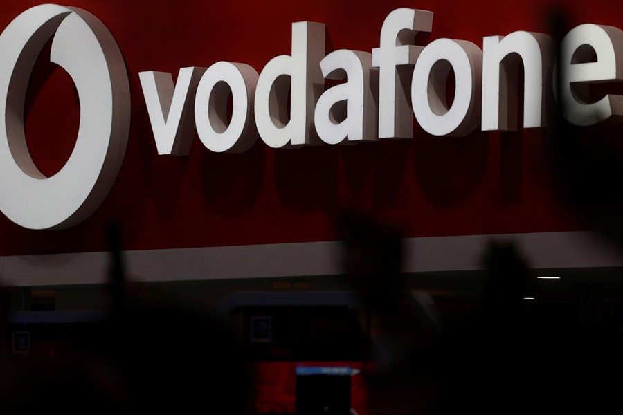 How did Vodafone India lose $7.0b in just one quarter?