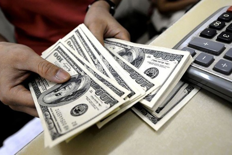 BB moves to cut dollar's spread at customer level