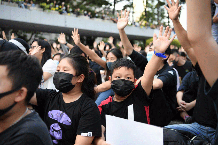 Hong Kong court rules ban on face masks unconstitutional   