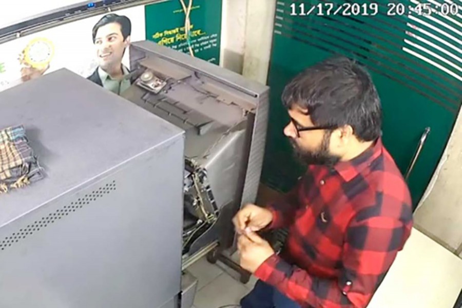 Fraudsters hit Pubali Bank ATMs, steal Tk 0.9m