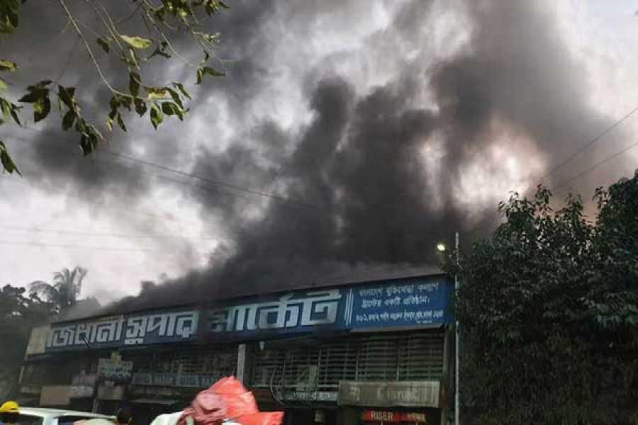 Fire  breaks out at Rajdhani Supermarket