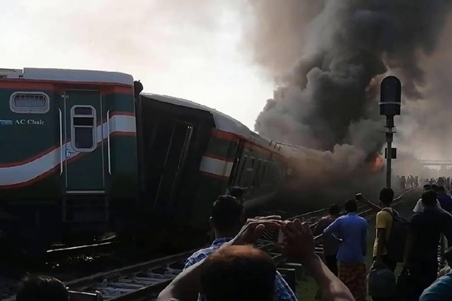 Fault in loop line behind Ullahpara train crash: Probe report