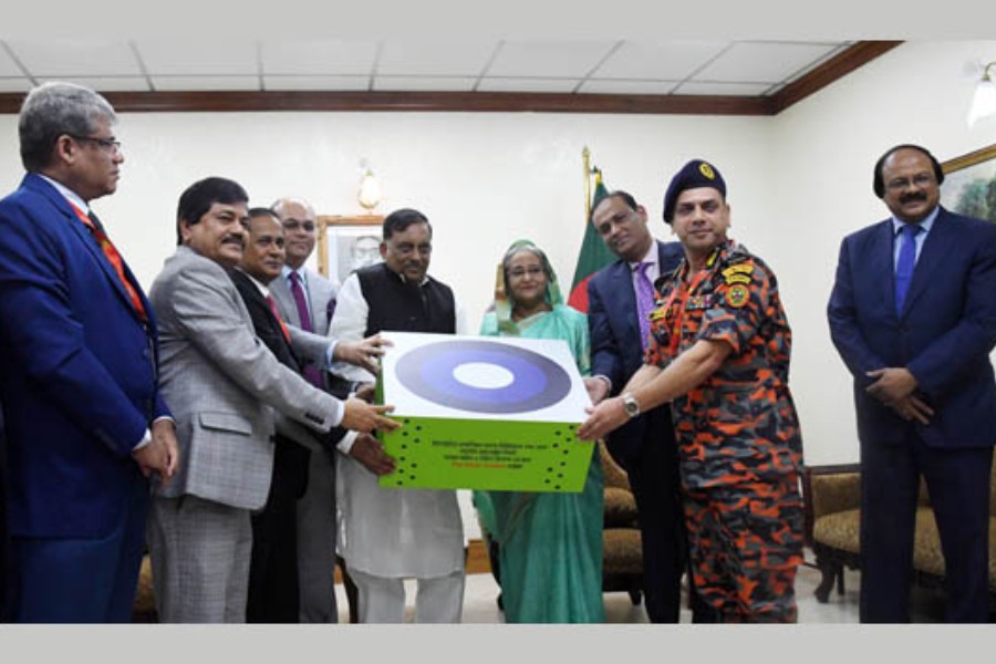 PM hands over three jumbo cushions to fire service