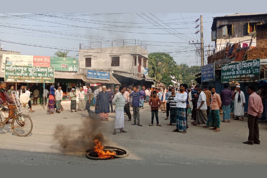 Jute mill workers go on strike in Khulna, Jashore