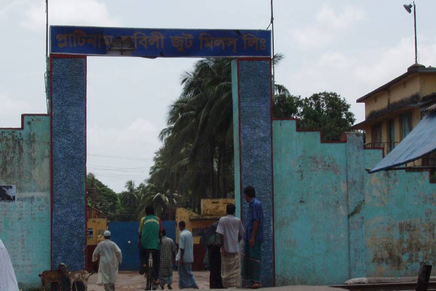 Jute mill workers stage sit-in  in Khulna, Jashore to press home 11-point demand