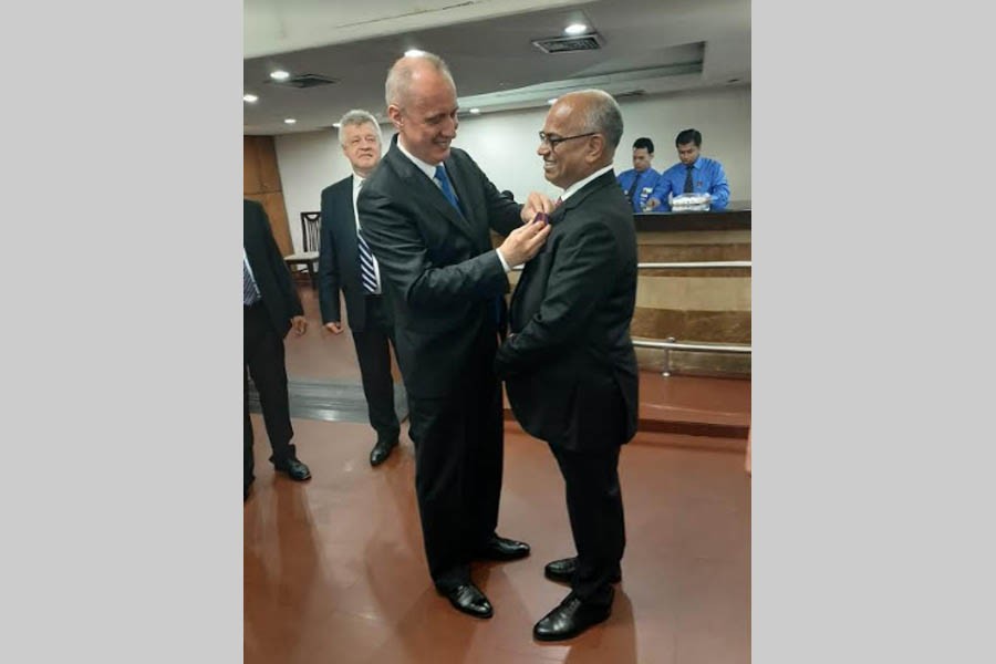 Aniduddha awarded medal by Belarus govt