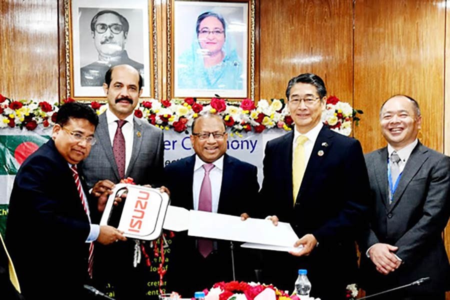 Japan provides 150 vehicles to facilitate waste management