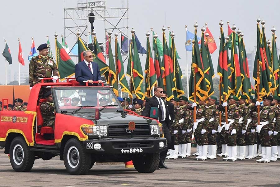 President inspects Victory Day Parade