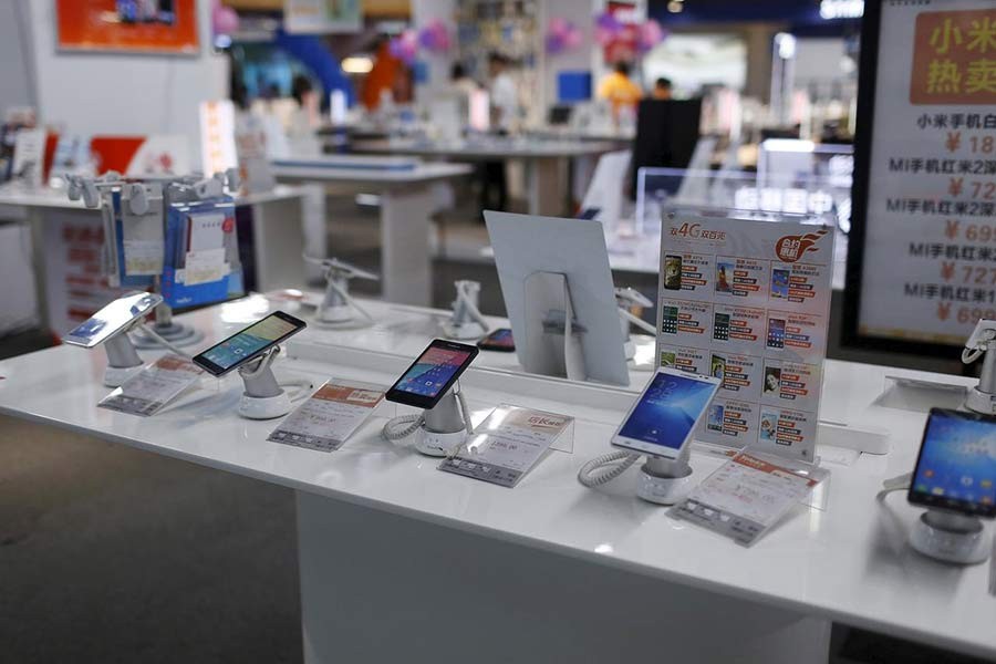 China's smartphone shipments to rise in 2020