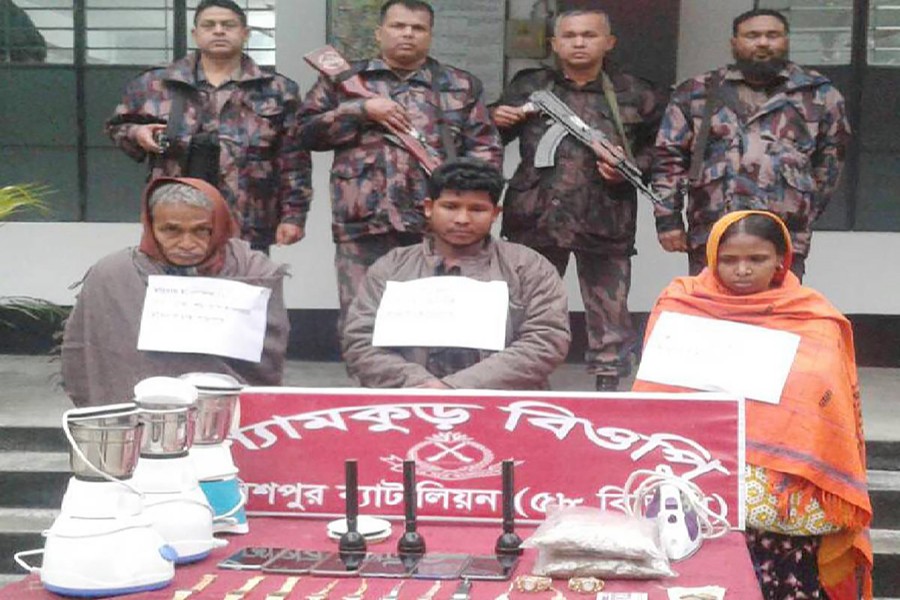 Three held in Jhenaidah while entering Bangladesh from India