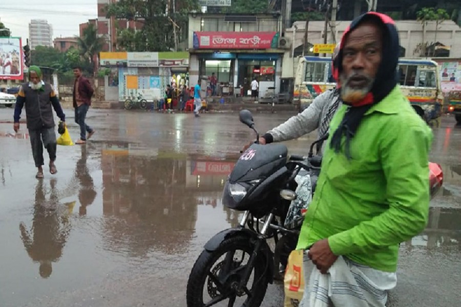 Dhaka wakes up to winter drizzles