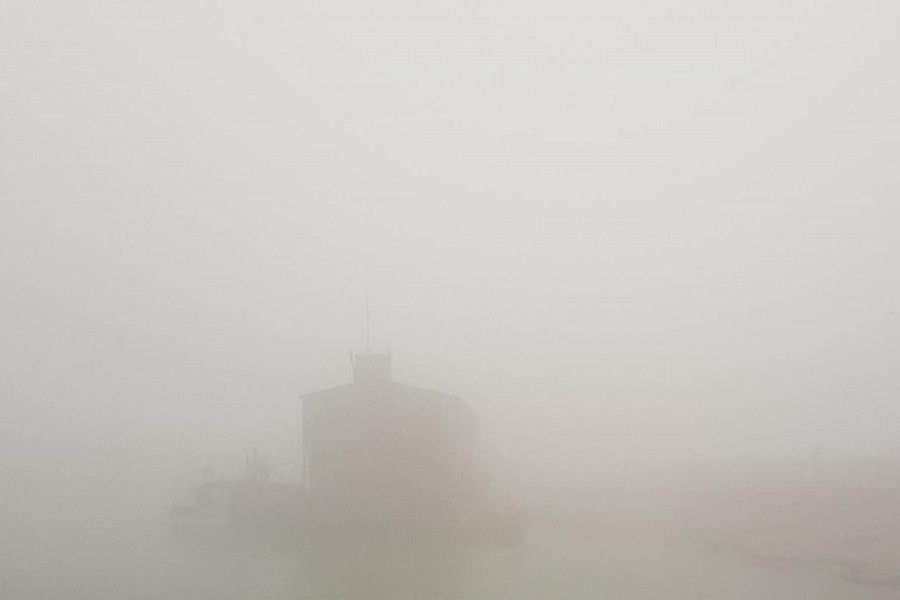 Dense fog disrupts ferry services on Paturia-Daulatdia route