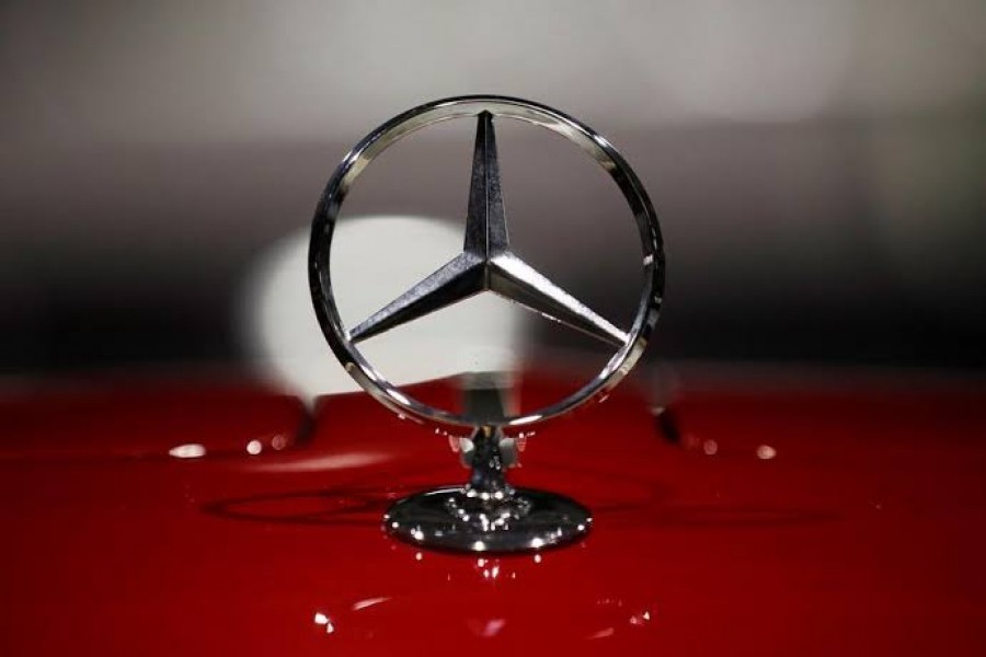 Daimler recalls 744,000 US Mercedes-Benz vehicles for faulty sunroofs